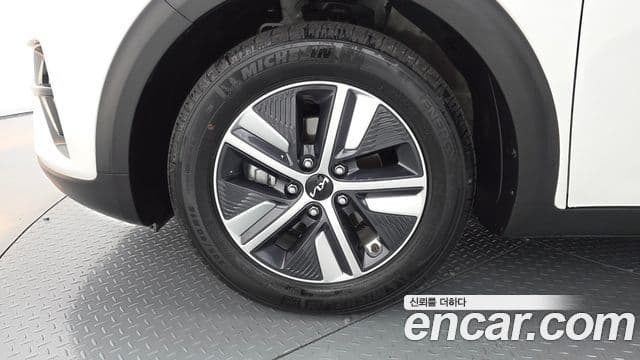 Kia Niro 2021 — ფოტო 5/20