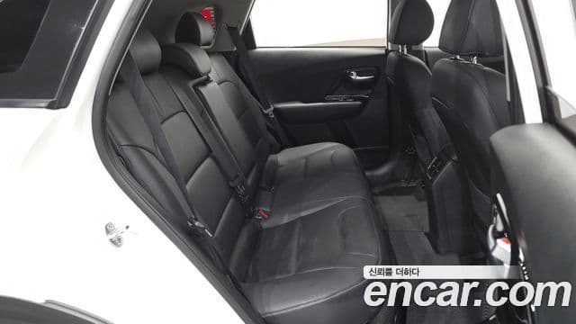 Kia Niro 2021 — фото 12 из 20