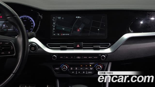 Kia Niro 2021 — ფოტო 14/20