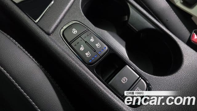 Kia Niro 2021 — ფოტო 17/20
