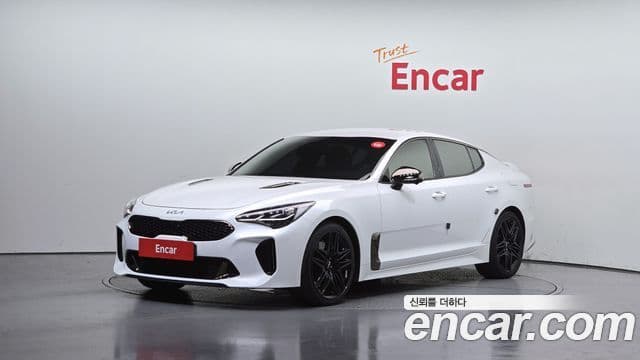 Kia Stinger 2022 — ფოტო 1/20