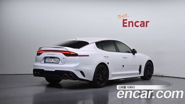 Kia Stinger 2022 — ფოტო 2/20