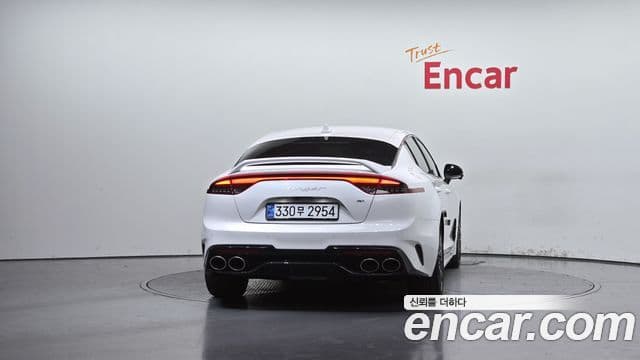 Kia Stinger 2022 — ფოტო 4/20