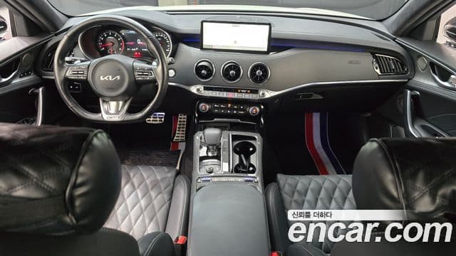 Kia Stinger 2022 — ფოტო 7/20