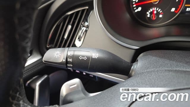 Kia Stinger 2022 — ფოტო 16/20