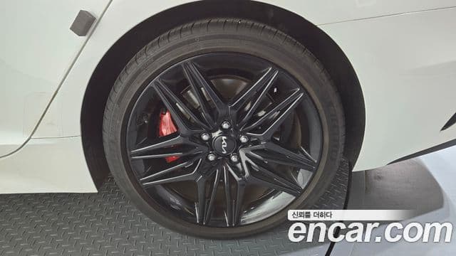 Kia Stinger Meister 2022 — Photo 1/33