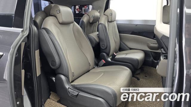 Kia Carnival 2023 — ფოტო 11/20