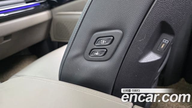 Kia Carnival 2023 — ფოტო 18/20