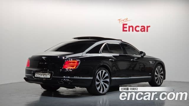 Bentley Flying Spur 2023 — Фото 2/20