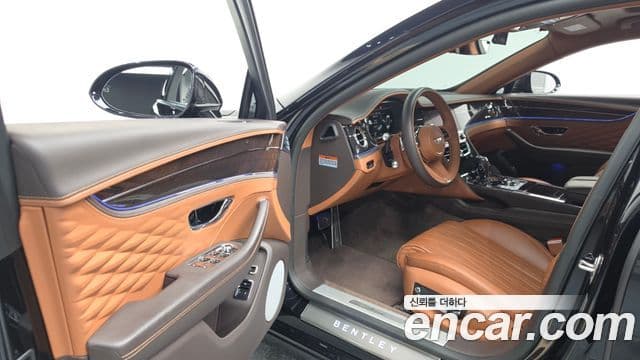 Bentley Flying Spur 2023 — Фото 10/20