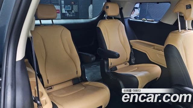 Kia Carnival 2021 — ფოტო 11/20