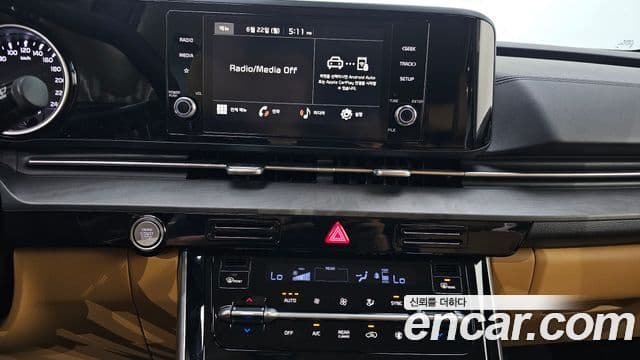 Kia Carnival 2021 — ფოტო 17/20
