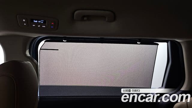 Kia Carnival 2021 — ფოტო 18/20