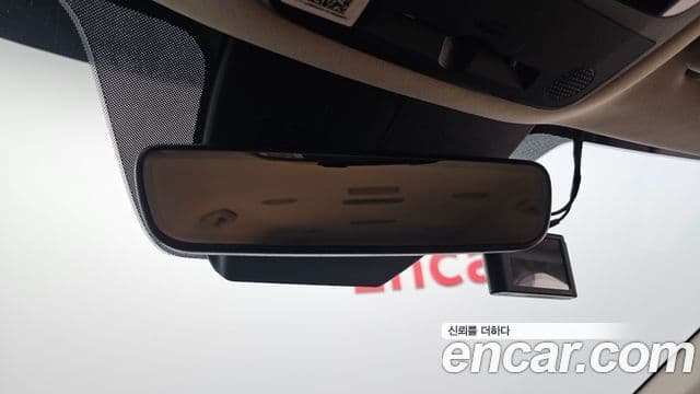 Kia Carnival 2021 — ფოტო 19/20
