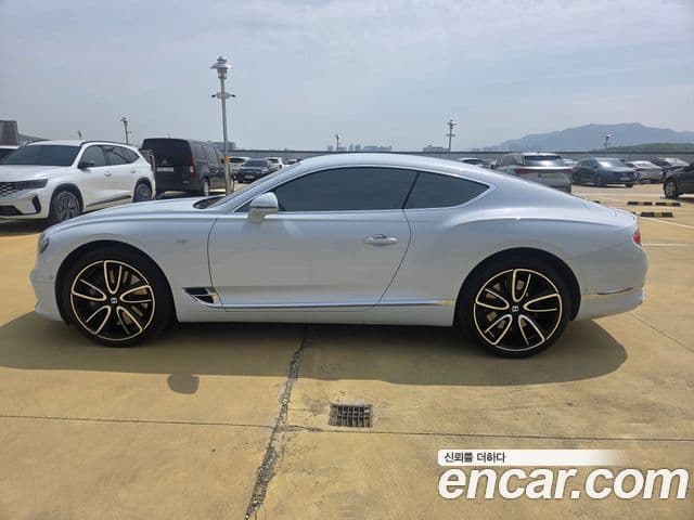 Bentley Continental GT 2022 — ფოტო 7/8