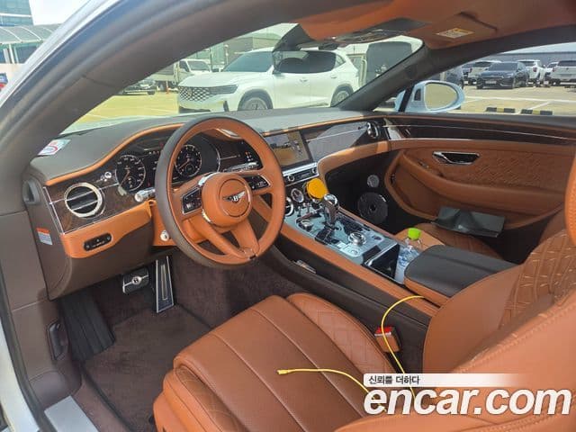 Bentley Continental GT 2022 — ფოტო 8/8