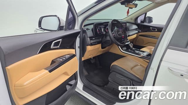Kia Carnival 2022 — фото 10 из 20