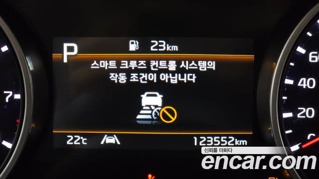 Kia Carnival 2022 — ფოტო 28/31
