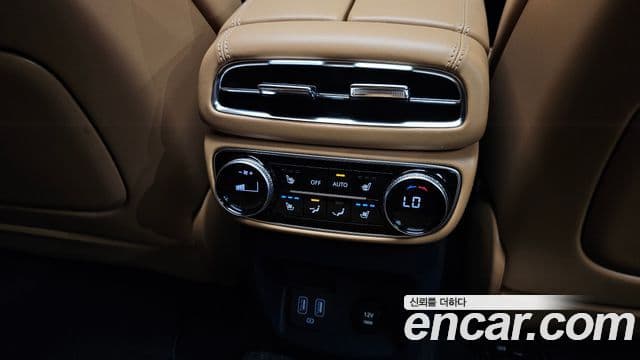 Genesis GV80 2021 — ფოტო 18/20