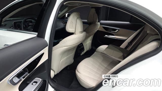 Mercedes-Benz E-Class 2025 — ფოტო 11/20