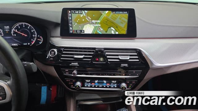 BMW 5 Series 2018 — Şəkil 13/20