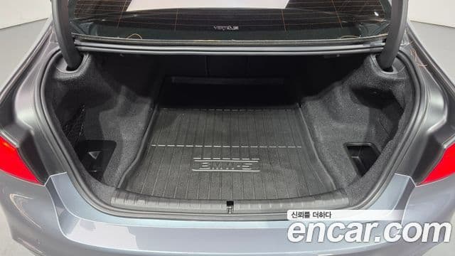 BMW 5 Series 2018 — Şəkil 18/20