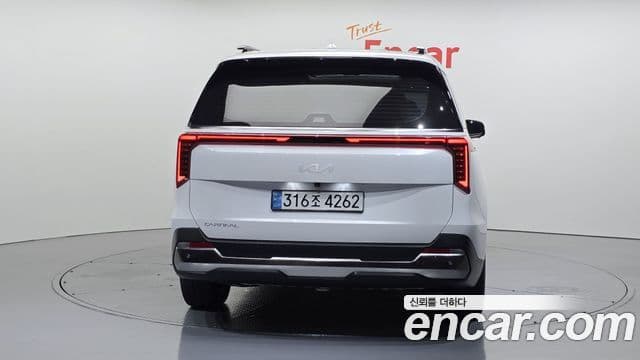 Kia Carnival 2024 — ფოტო 4/20