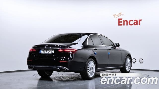 Mercedes-Benz E-Class 2021 — ფოტო 1/20
