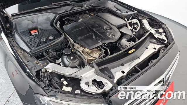 Mercedes-Benz E-Class 2021 — ფოტო 5/20
