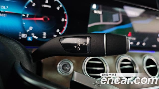 Mercedes-Benz E-Class 2021 — ფოტო 7/20