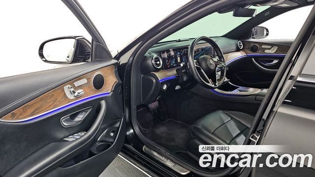 Mercedes-Benz E-Class 2021 — ფოტო 8/20