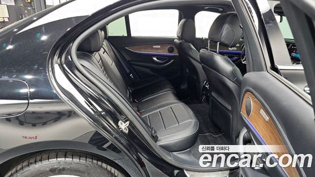 Mercedes-Benz E-Class 2021 — ფოტო 10/20