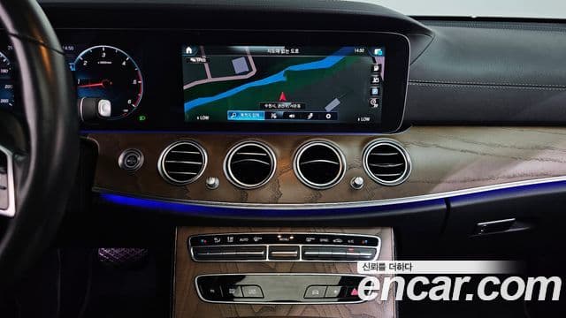 Mercedes-Benz E-Class 2021 — ფოტო 11/20