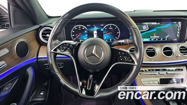 Mercedes-Benz E-Class 2021 — ფოტო 12/20
