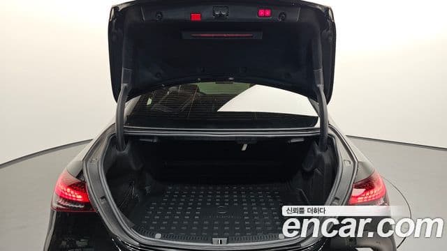 Mercedes-Benz E-Class 2021 — ფოტო 16/20