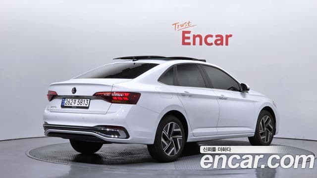 Volkswagen Jetta 2024 — ფოტო 2/20