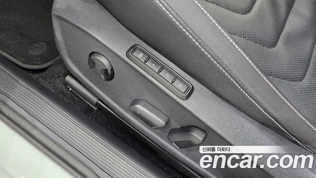 Volkswagen Jetta 2024 — ფოტო 16/20