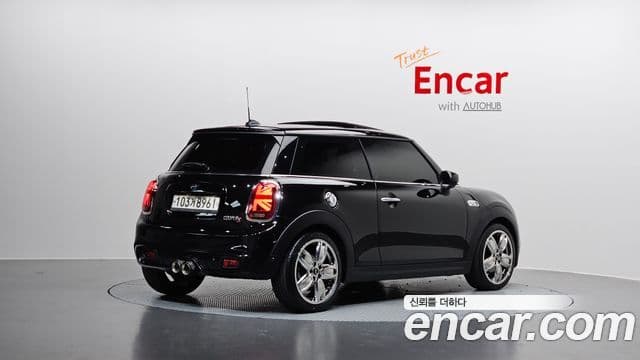 Mini Cooper S 2020 — Фото 2/20
