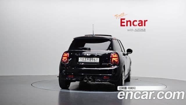 Mini Cooper S 2020 — Фото 4/20