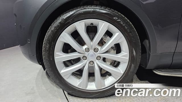 Land Rover Discovery 5 2022 — ფოტო 5/20