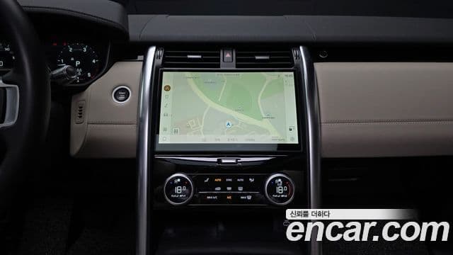 Land Rover Discovery 5 2022 — ფოტო 14/20