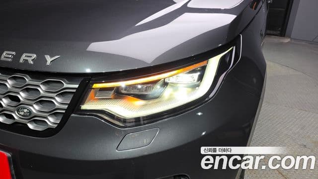 Land Rover Discovery 5 2022 — ფოტო 33/34