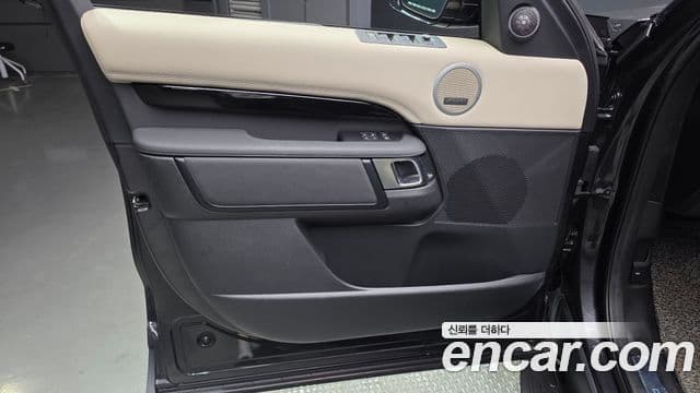 Land Rover Discovery 5 2022 — ფოტო 29/34