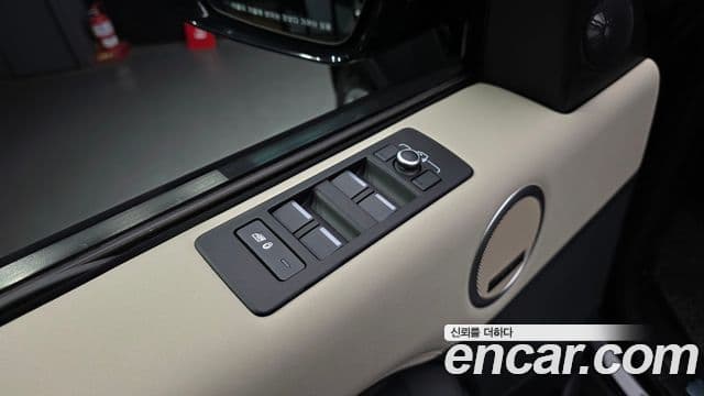 Land Rover Discovery 5 2022 — ფოტო 18/34