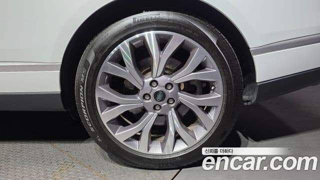 Land Rover Range Rover 2019 — Photo 38/38