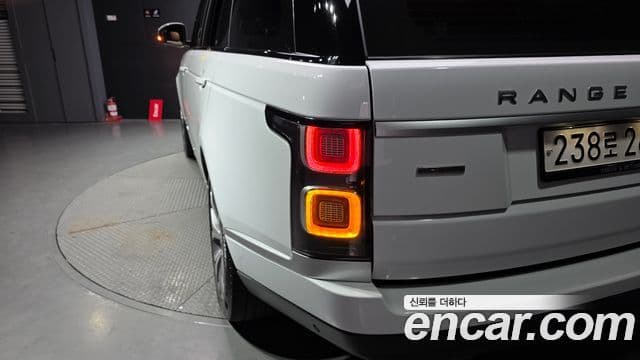 Land Rover Range Rover 2019 — Photo 34/38
