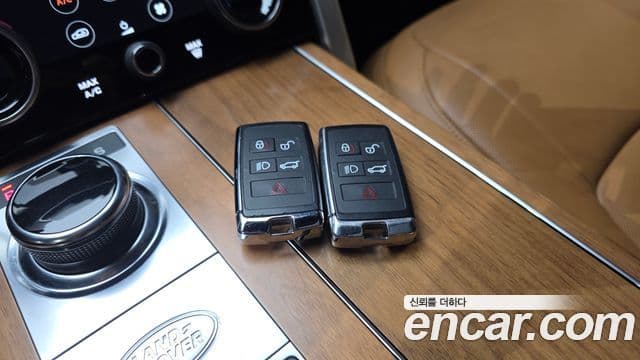 Land Rover Range Rover 2019 — Photo 8/38