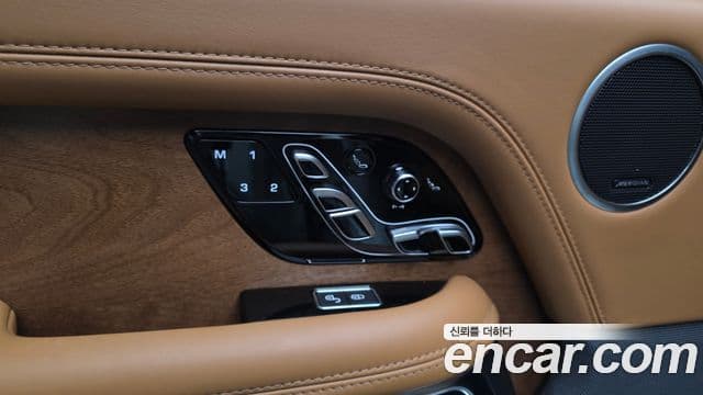 Land Rover Range Rover 2019 — Photo 35/38
