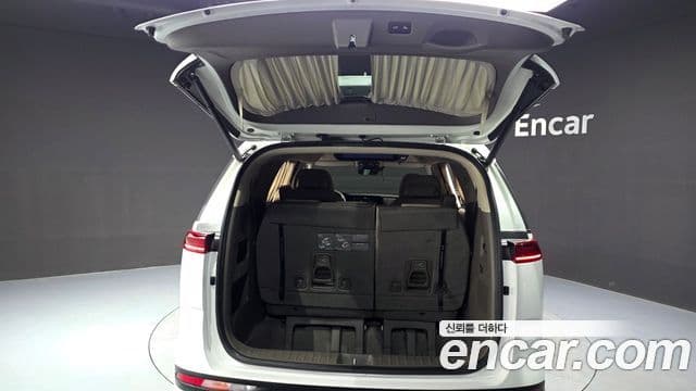 Kia Carnival 2023 — Şəkil 17/20