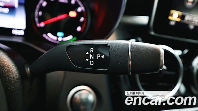 Mercedes-Benz GLC-Class 2019 — Şəkil 8/20